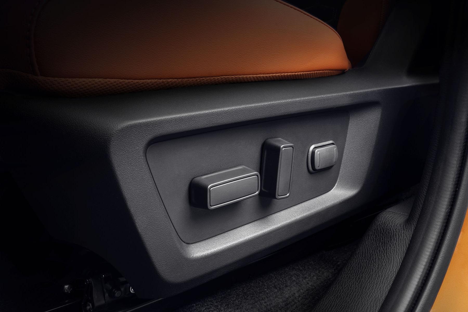 Ghế lái chỉnh điện 8 hướng